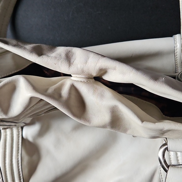 B. Makowsky White Leather Purse Hobo Bag - Picture 7 of 11